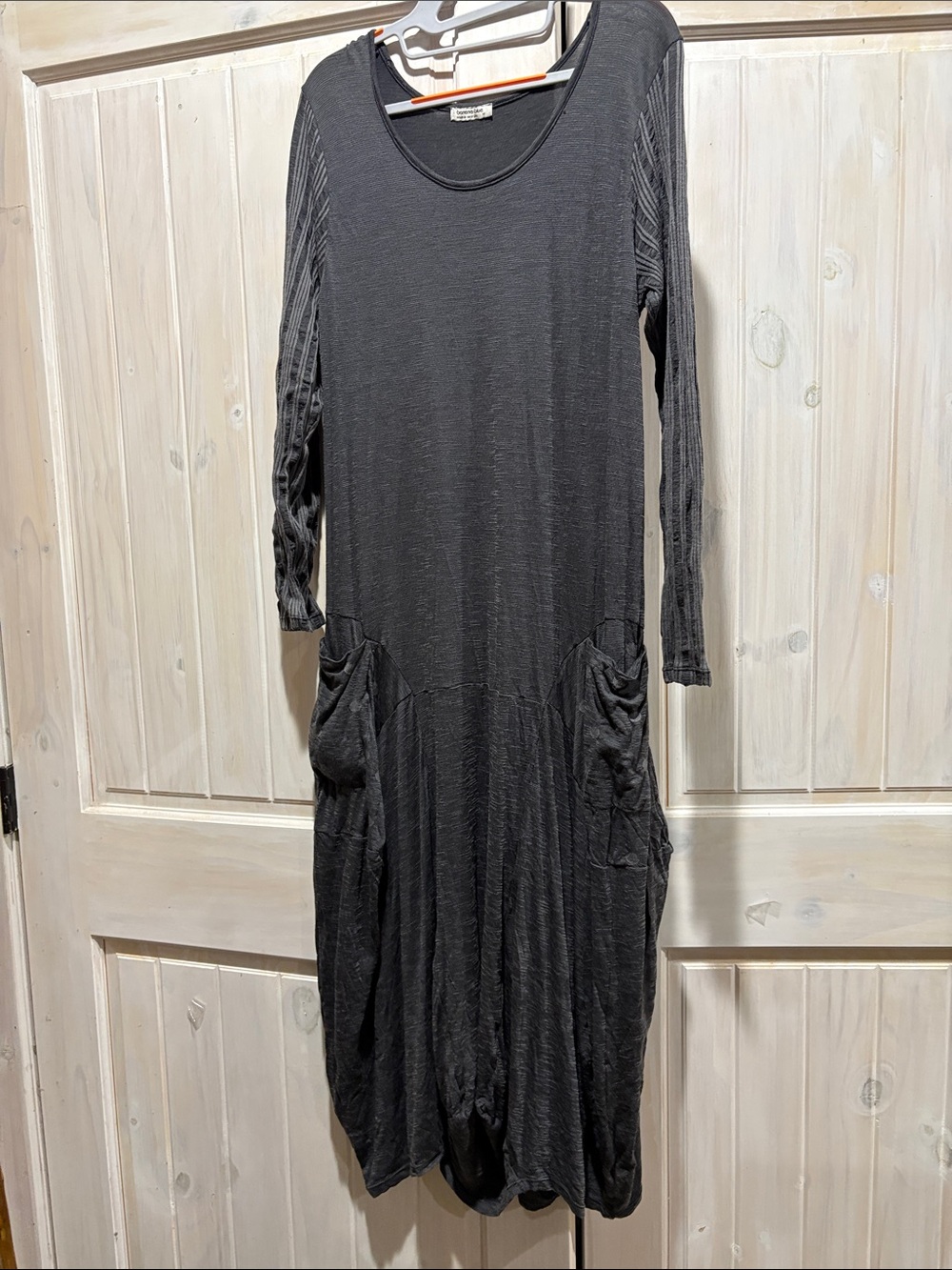 Casual Black Maxi Dress with Scoop Neck and Side Pockets